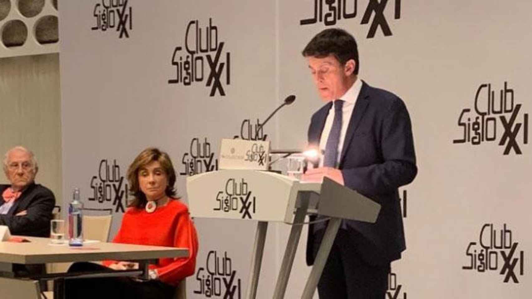 El candidato a la Alcaldía de Barcelona, Manuel Valls, durante su intervención en el Club Siglo XXI en Madrid