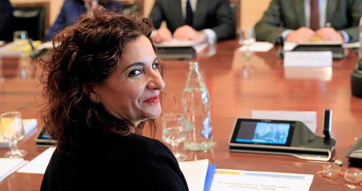 María José Montero, ministra de Hacienda, durante una reunión de trabajo / EFE