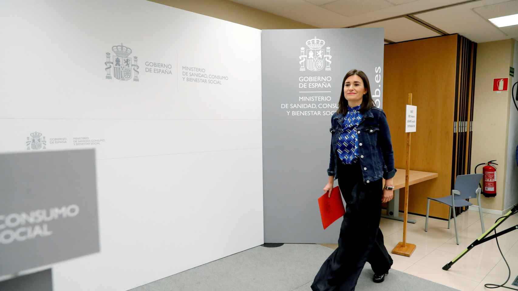 La exministra de Sanidad, Carmen Montón, a su llegada a la rueda de prensa para su dimisión / EFE