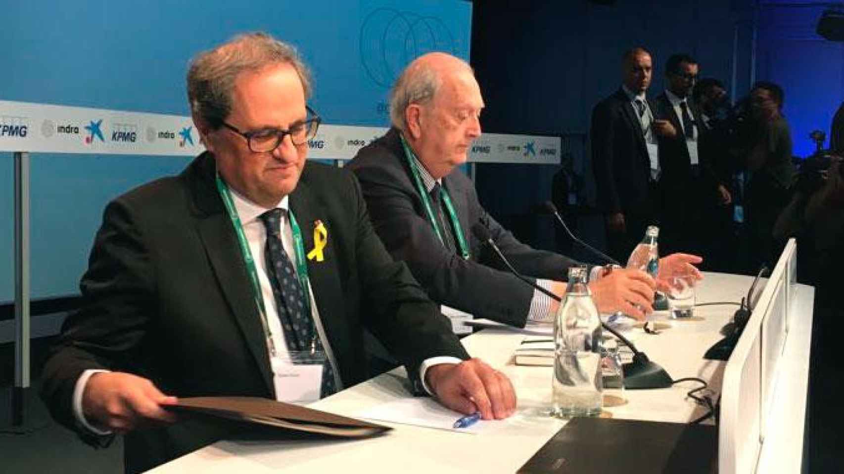 Quim Torra (i), presidente de la Generalitat, junto al presidente del Círculo de Economía, Juan José Brugera (d), en la inauguración de la reunión / CG