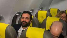 Roger Torrent, presidente del Parlament, en un avión de camino a Bruselas / TWITTER