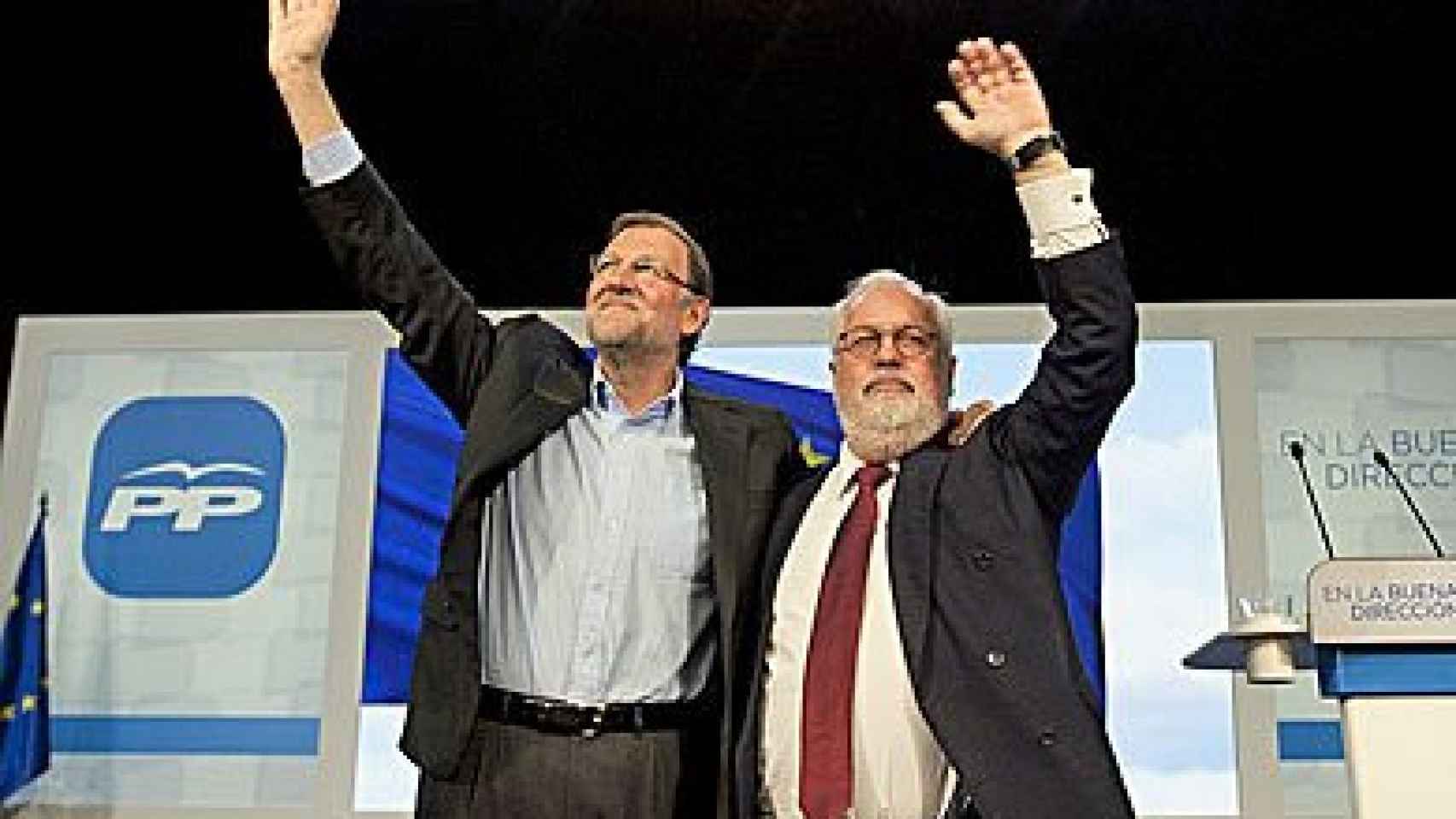 El presidente del Gobierno, Mariano Rajoy, y el candidato del PP a las elecciones europeas, Miguel Arias Cañete