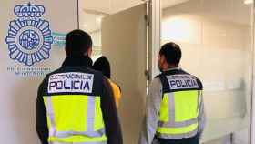 Agentes de la Policía Nacional, como los que han detenido en Roses al fugitivo acusado se tráfico ilegal de personas / CNP