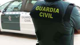 Un agente de la Guardia Civil, el cuerpo que investiga la muerte de un hombre en la playa de Lloret / EP