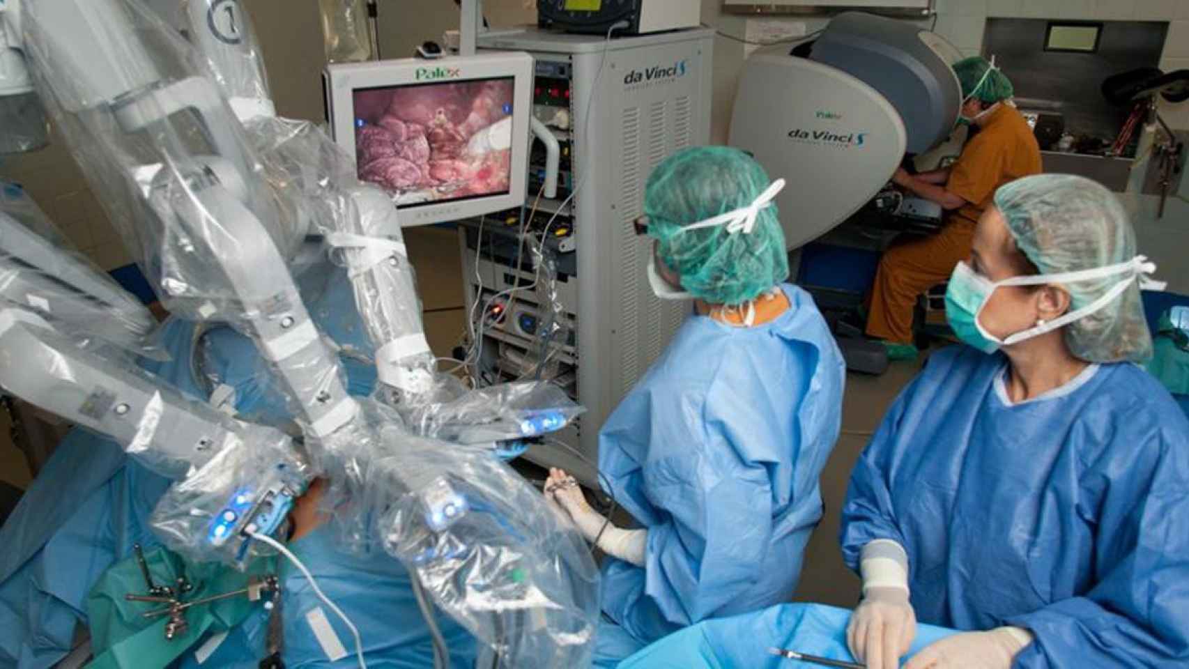 Imagen de una intervención quirúrgica / HOSPITAL UNIVERSITARIO DE BELLVITGE