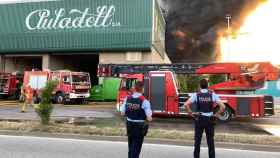Fuego en la planta de Auladell en Sarrià de Ter / MOSSOS