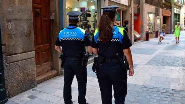 Un hombre y una mujer del cuerpo de la Guardia Urbana / AJ.REUS