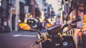 Una moto en la ciudad / PIXABAY