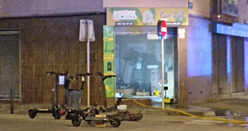 Incendio en una tienda de patinetes eléctricos en Cornellà - CEDIDA
