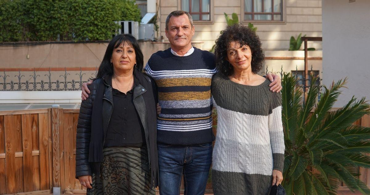 Nuria Calero, Carles Castells y Mercè Pàmies, los tres testimonios de la campaña 'Cartas sobre la mesa' de la Fundación Vicki Bernadet / CEDIDA