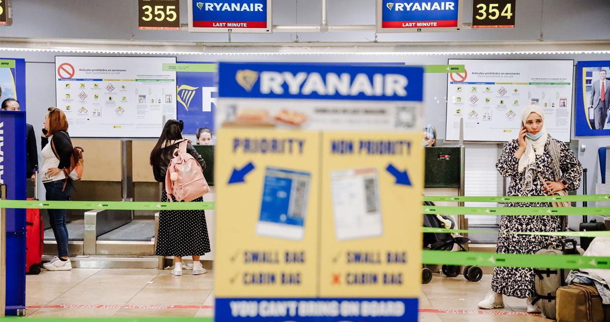 Imagen de un mostrador de Ryanair, aerolínea afectada por la huelga / EP