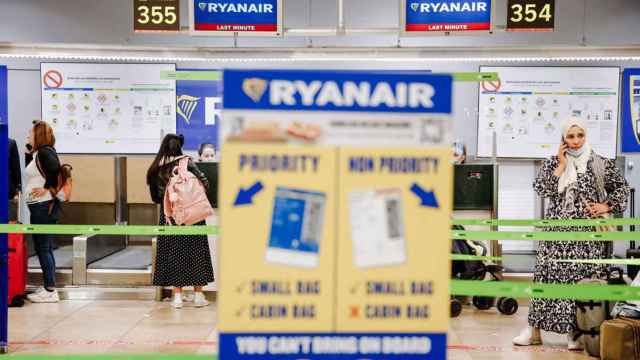 Imagen de un mostrador de Ryanair, aerolínea afectada por la huelga / EP