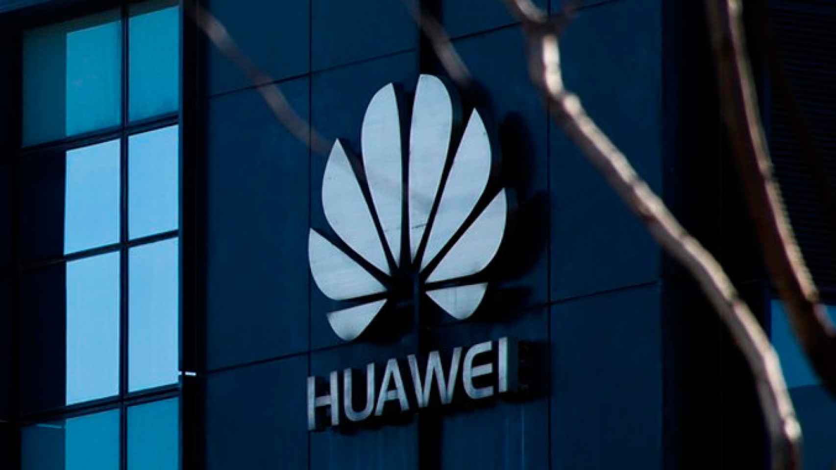 Logo de Huawei en uno de los edificios de la compañía / EP