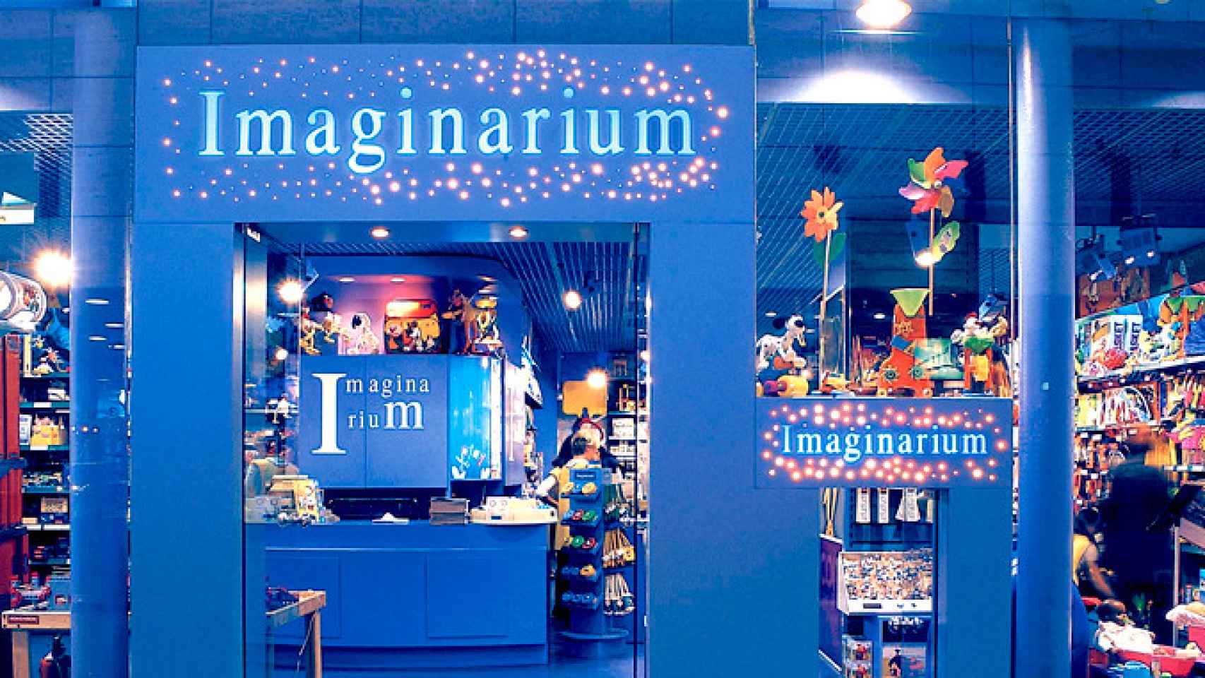 Entrada de una tienda Imaginarium en un centro comercial / IMAGINARIUM
