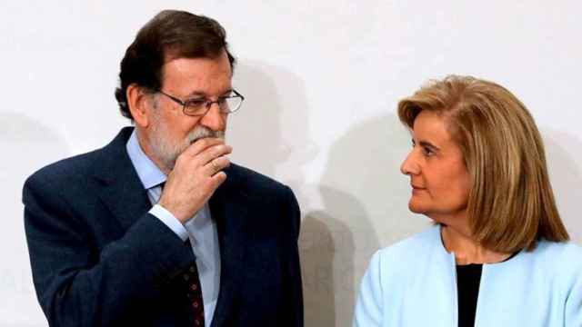 Fátima Báñez, la ministra de Empleo y Seguridad Social que ha repartido 2,2 millones entra las patronales catalanas, junto al presidente del Gobierno, Mariano Rajoy / EFE