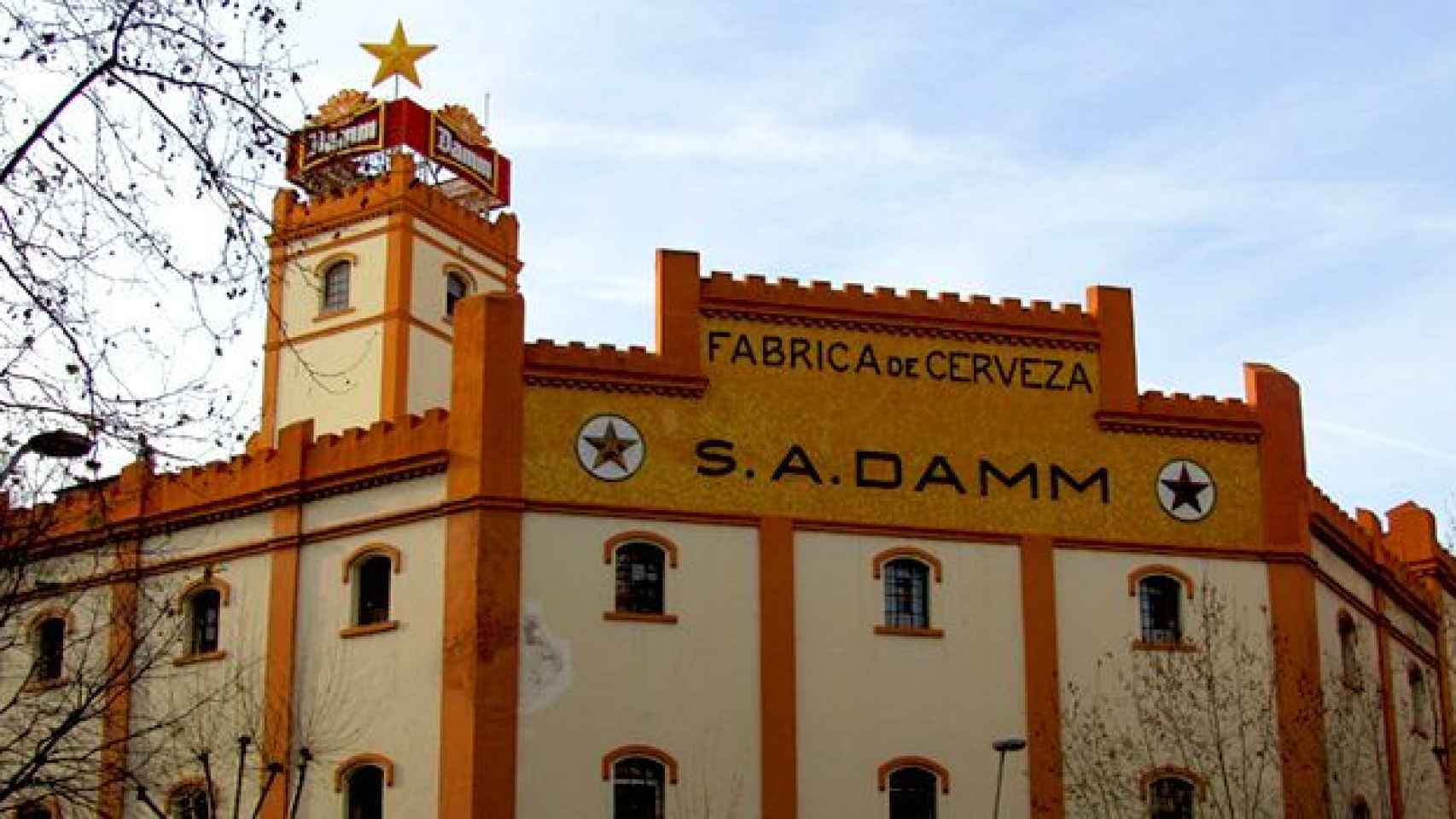imagen de archivo de la antigua fábrica Damm, situada en Barcelona / CG