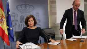 La vicepresidenta Sáenz de Santamaría y Luis de Guindos emintras daban cuenta de las resoluciones del Consejo de Ministros.