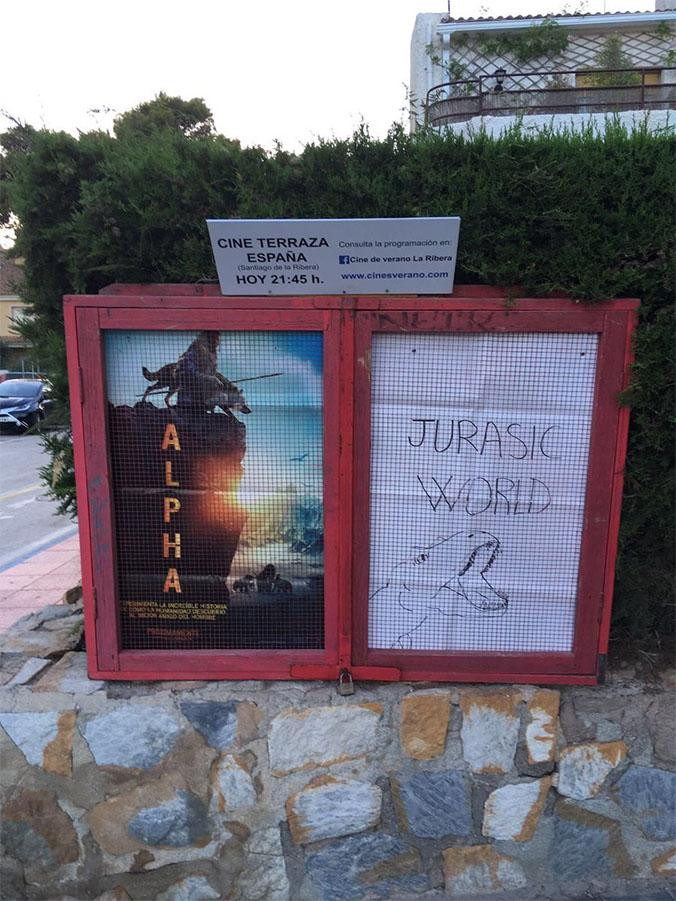 Cartelera de la sesión doble de cine con 'ALPHA' y 'Jurassic World: El Reino Caído' en Santiago de la Ribera / TWITTER