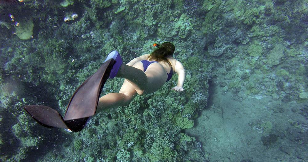 Mujer practicando snorkel / PIXABAY