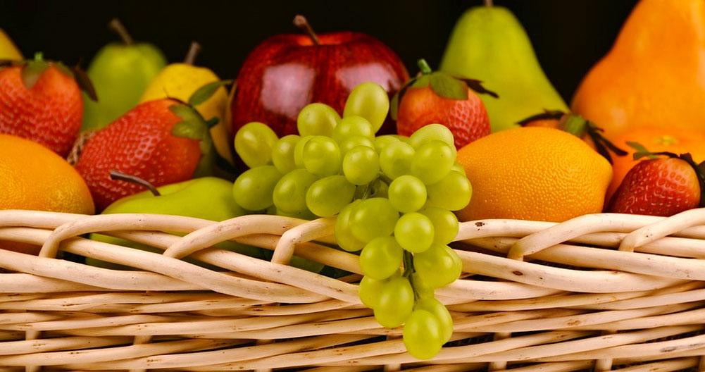 Varias piezas de frutas diferentes / PEXELS