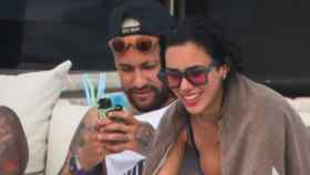 Neymar junto a su novia, Bruna Biancardi, en el verano / Redes