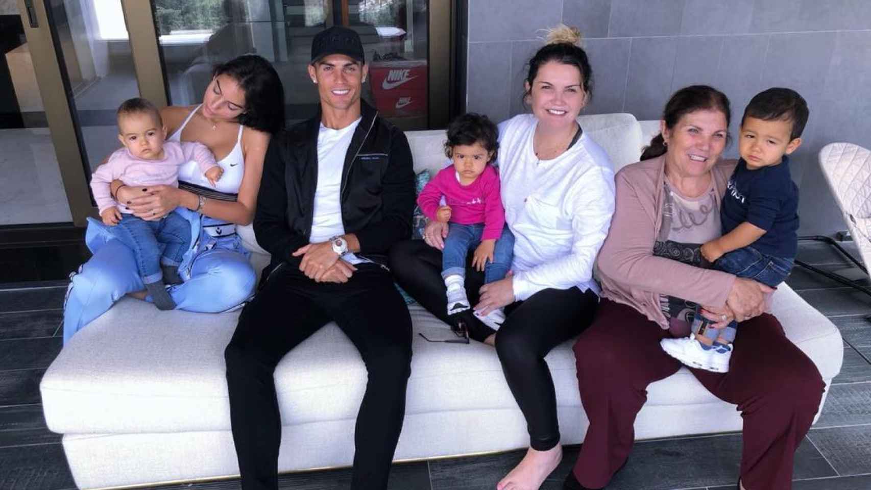Dolores Aveiro, la madre de Cristiano Ronaldo, y su familia / INSTAGRAM