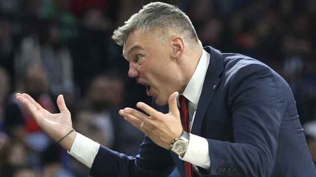 El cabreo de Jasikevicius, durante la derrota del Barça de basket en Turquía / EFE