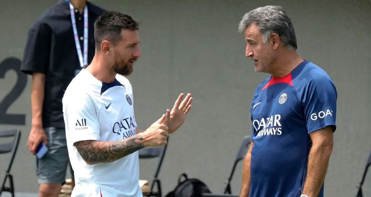 Messi conversa con Galtier durante un entrenamiento del PSG / EFE