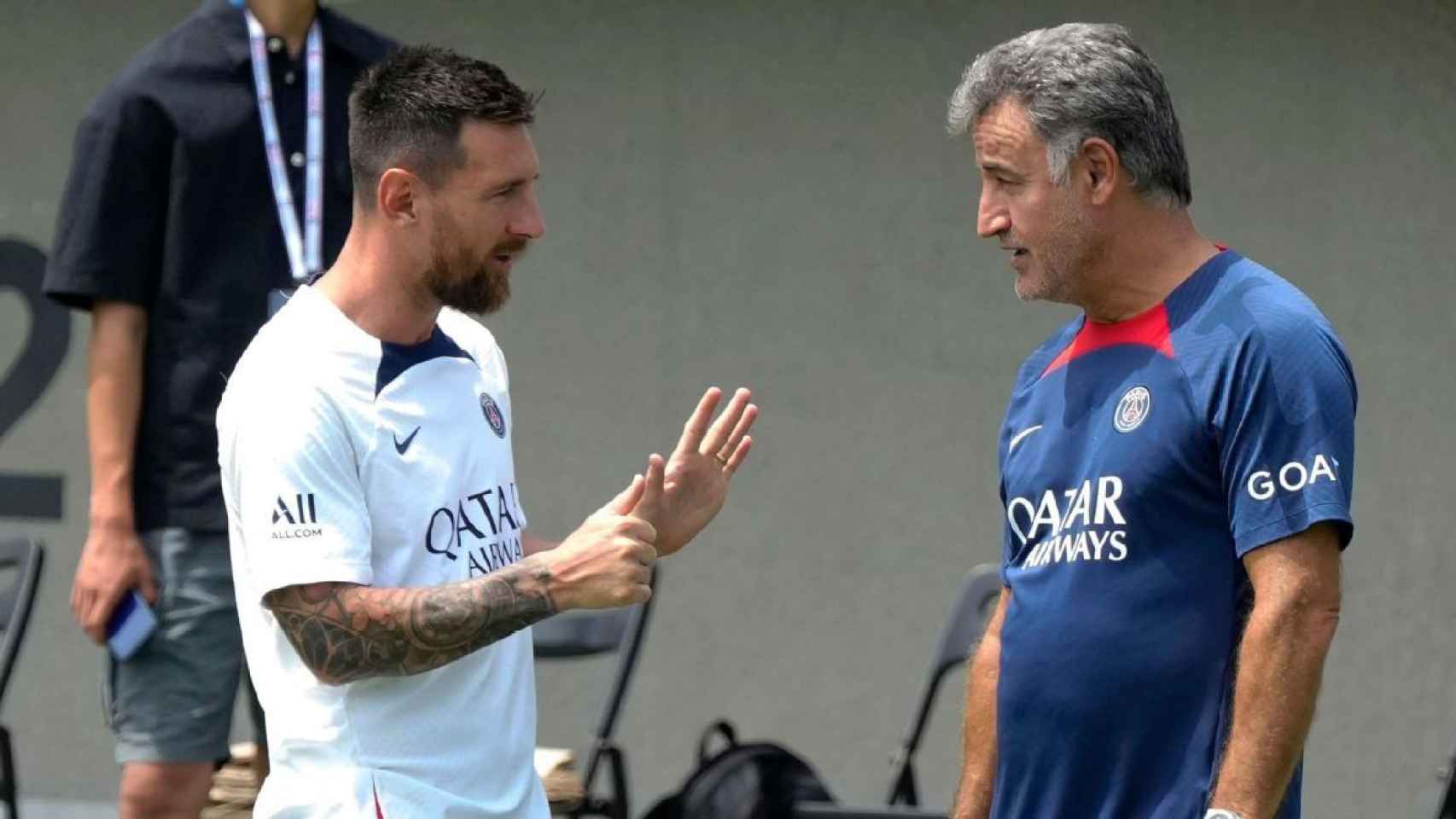 Messi conversa con Galtier durante un entrenamiento del PSG / EFE