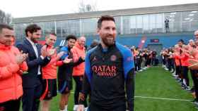 El pasillo a Lionel Messi tras volver al PSG como campeón del Mundial / REDES