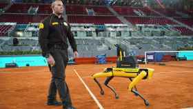 Yellow, el perro robot del Mutua Madrid Open / SERVIMEDIA