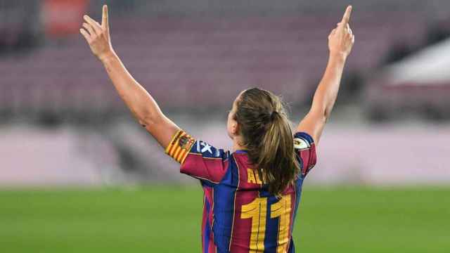 Alexia Putellas celebrando el primer gol del Barça Femenino en el Camp Nou en una competición oficial / FC BARCELONA