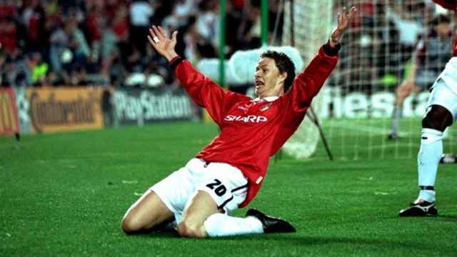 Solskjaer celebra su gol en la final de la Champions de 1999 en el Camp Nou