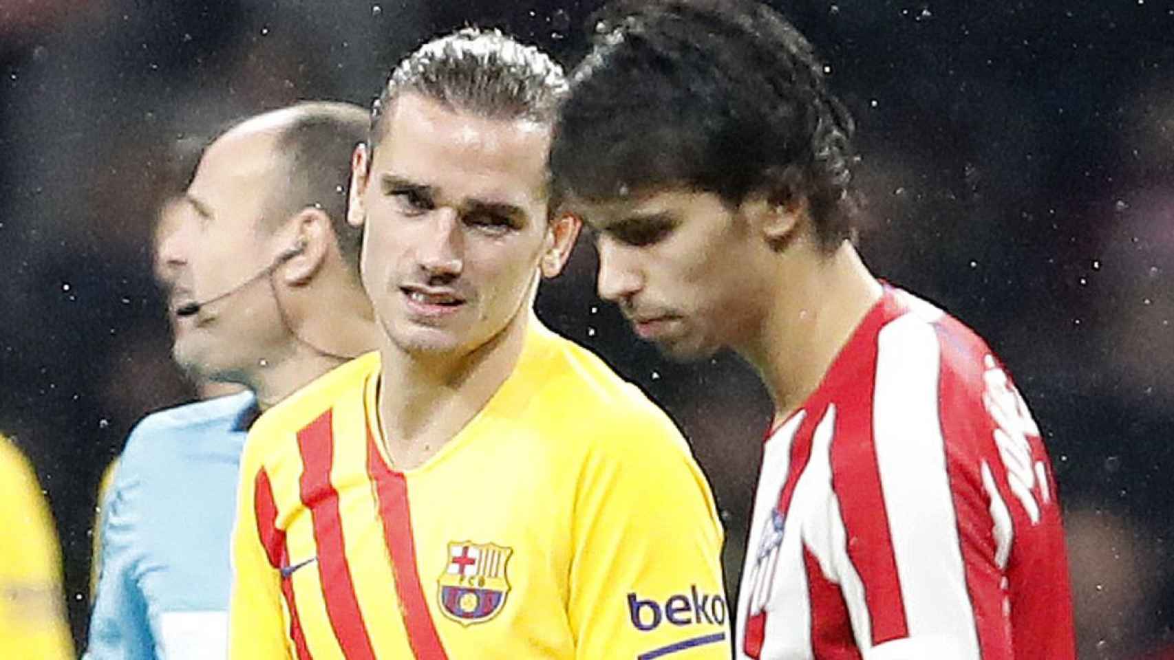 Antoine Griezmann y Joao Félix en un Atlético-Barça / EFE