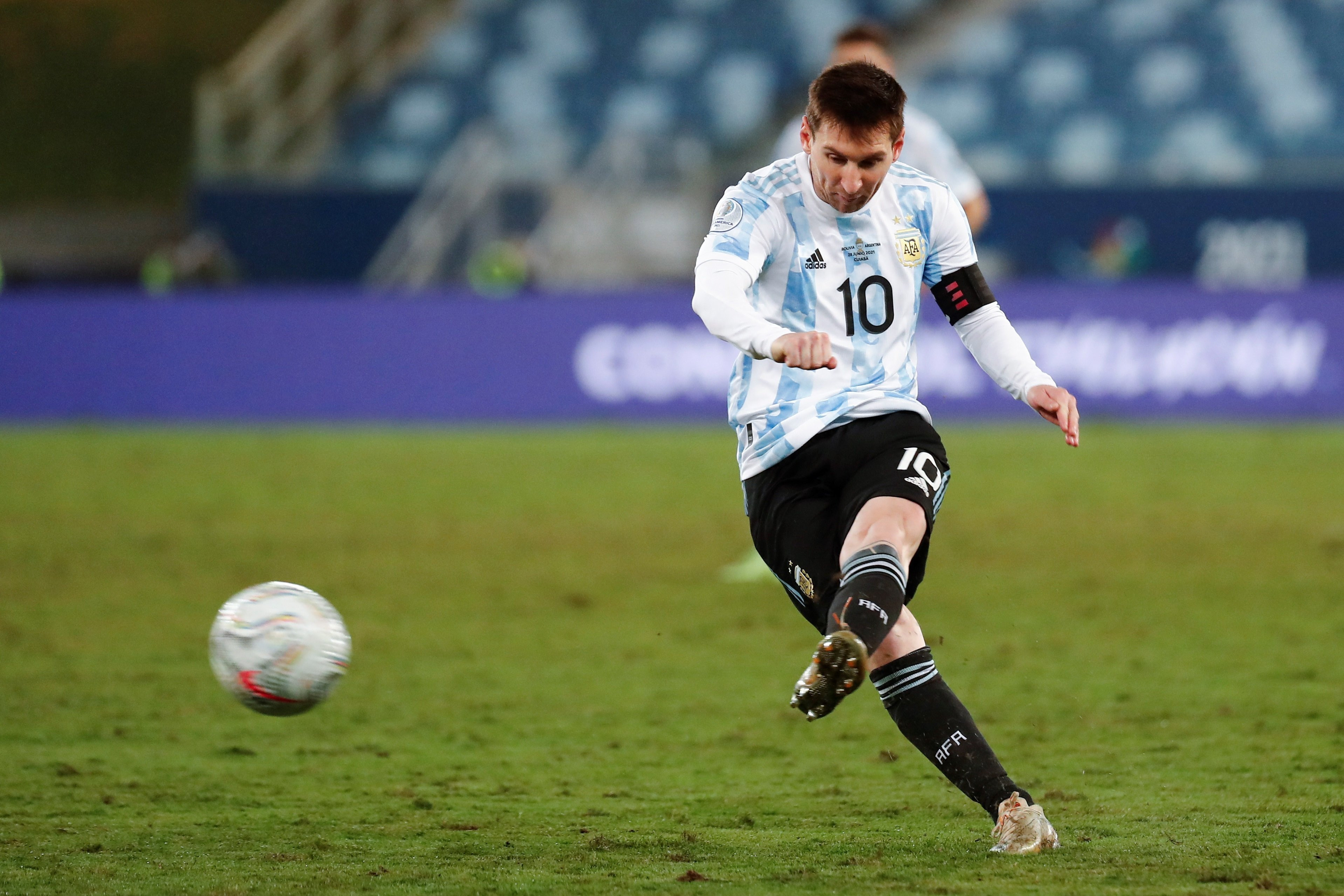 Messi durante el partido de Argentina con Bolivia / EFE
