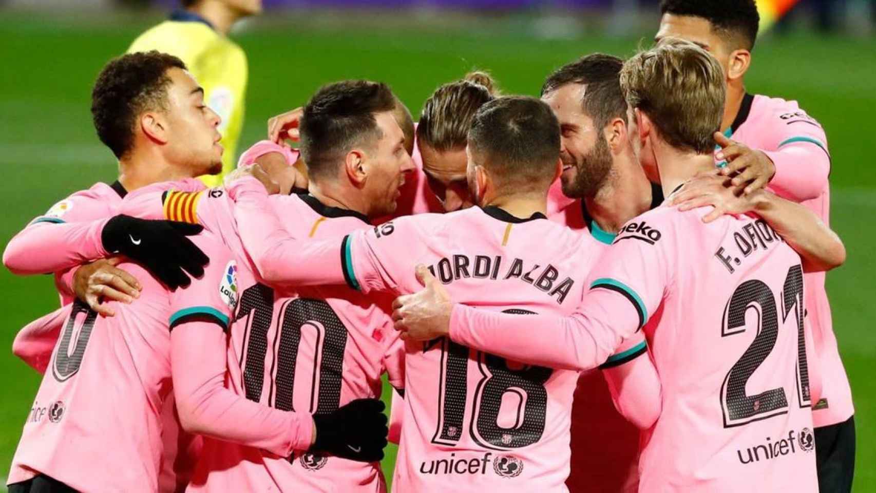 Los jugadores del Barça celebran un gol ante el Valladolid / EFE