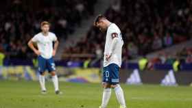 Leo Messi cabizbajo con la selección argentina / EFE