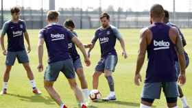 Las estrellas del Barça, Leo Messi, Sergi Roberto y Rafinha, entrenan antes de viajar a Anoeta / EFE