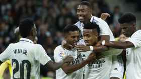 Los jugadores del Real Madrid festejan el gol de Militao contra el Cádiz / EFE