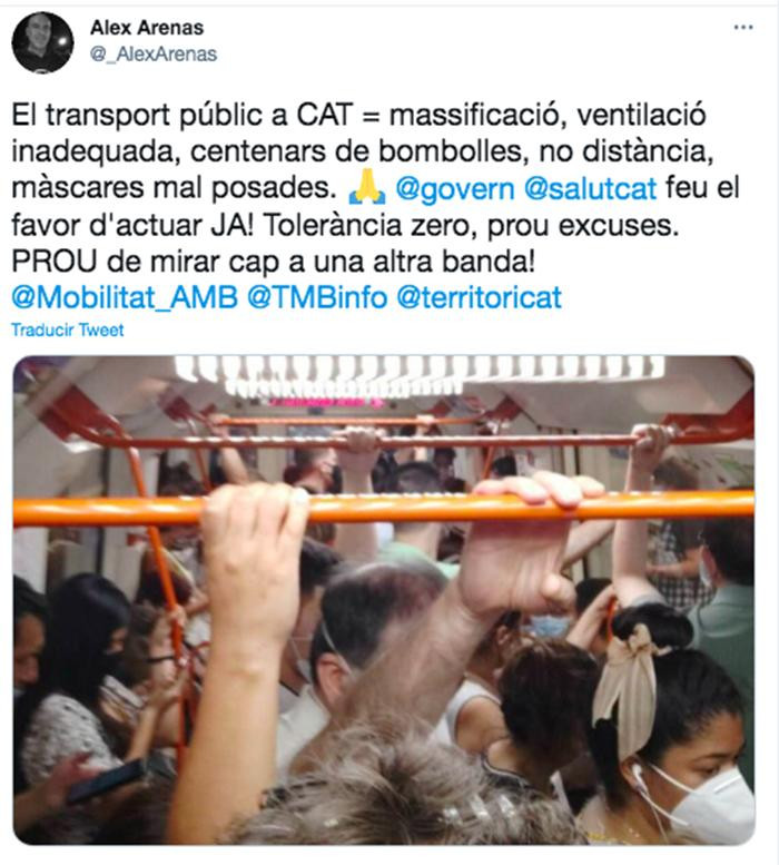Tuit de un profesor de la URV sobre el colapso en el transporte público catalán, con foto del Metro de Madrid