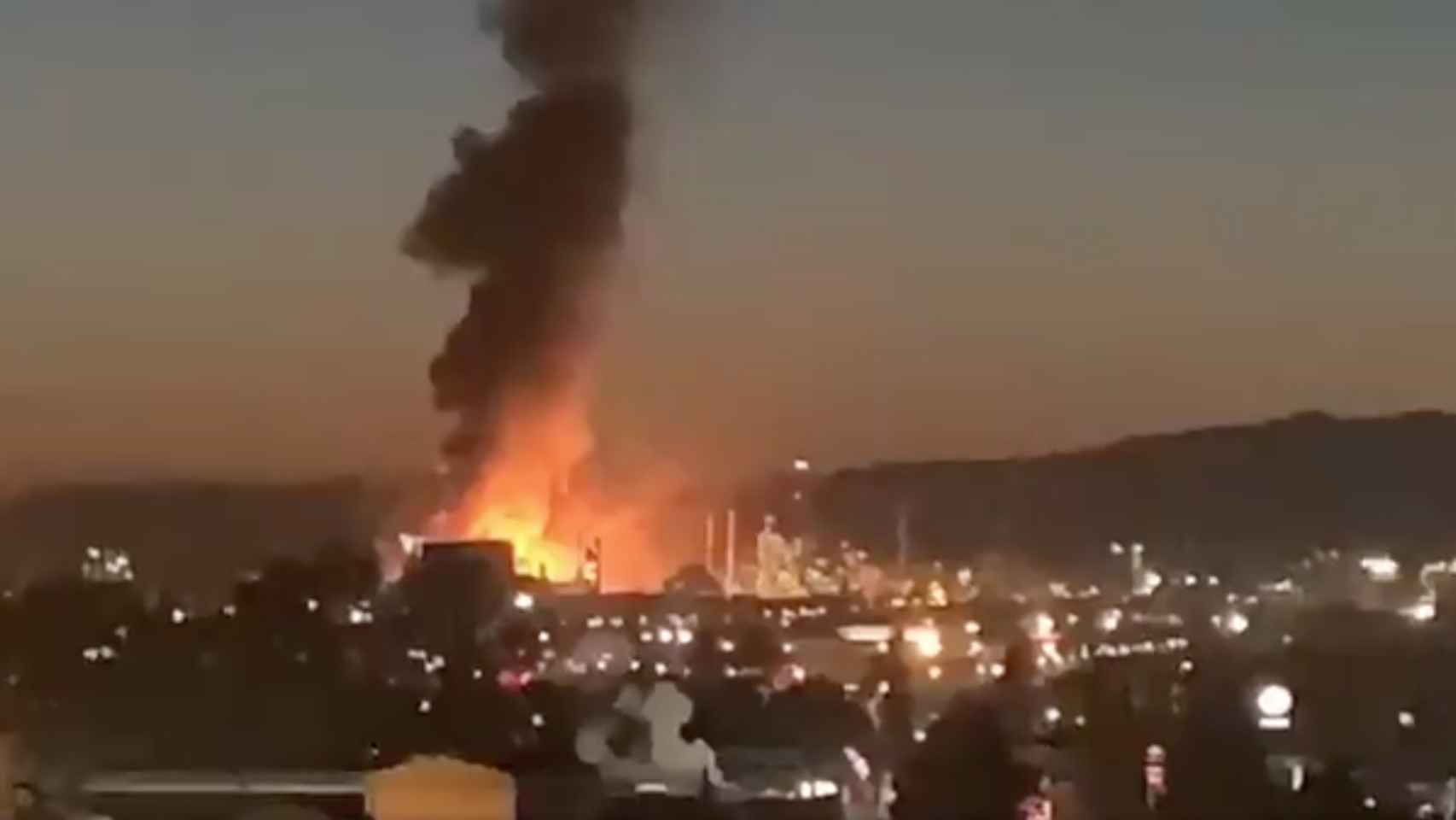 Explosión e incendio en la petroquímica de Tarragona / TWITTER