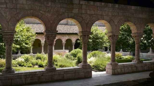 Claustro de la abadía del monasterio de San Miguel de Cuixà (Cataluña) en The Cloisters / METROPOLITAN