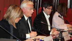 El delegado del Govern en Madrid, Ferran Mascarell (i), con el president, Carles Puigdemont, durante un acto / CG