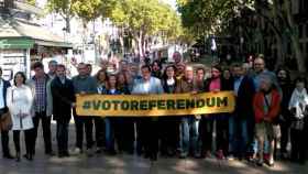 Representantes de las entidades laborales, sociales e independentistas que recogerán firmas por el referéndum en Sant Jordi / CG