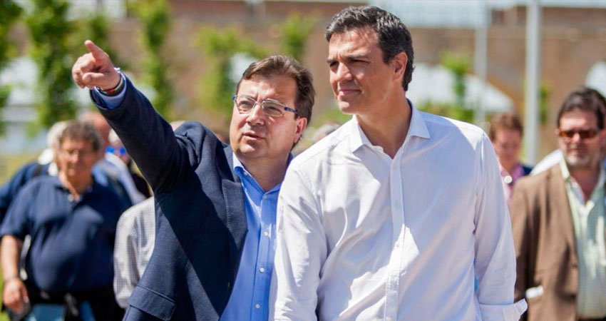 El presidente de la Junta de Extremadura, Guillermo Fernández Vara, junto a Pedro Sánchez, secretario general del PSOE.