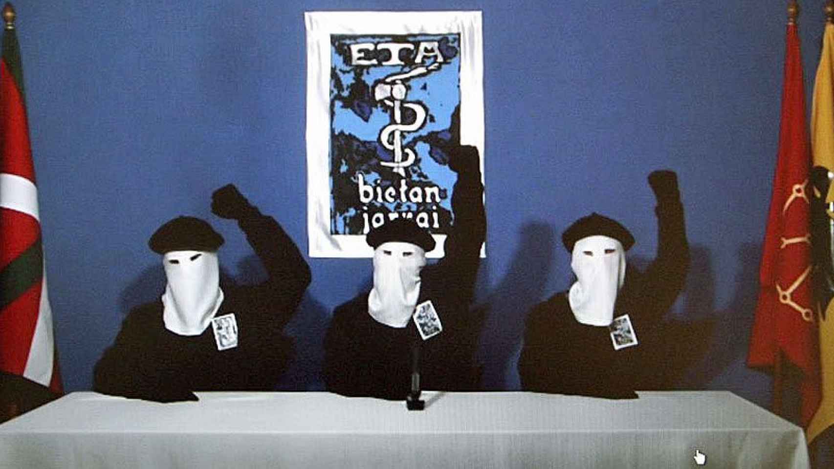 ETA reclama el derecho a decidir para Euskal Herria.