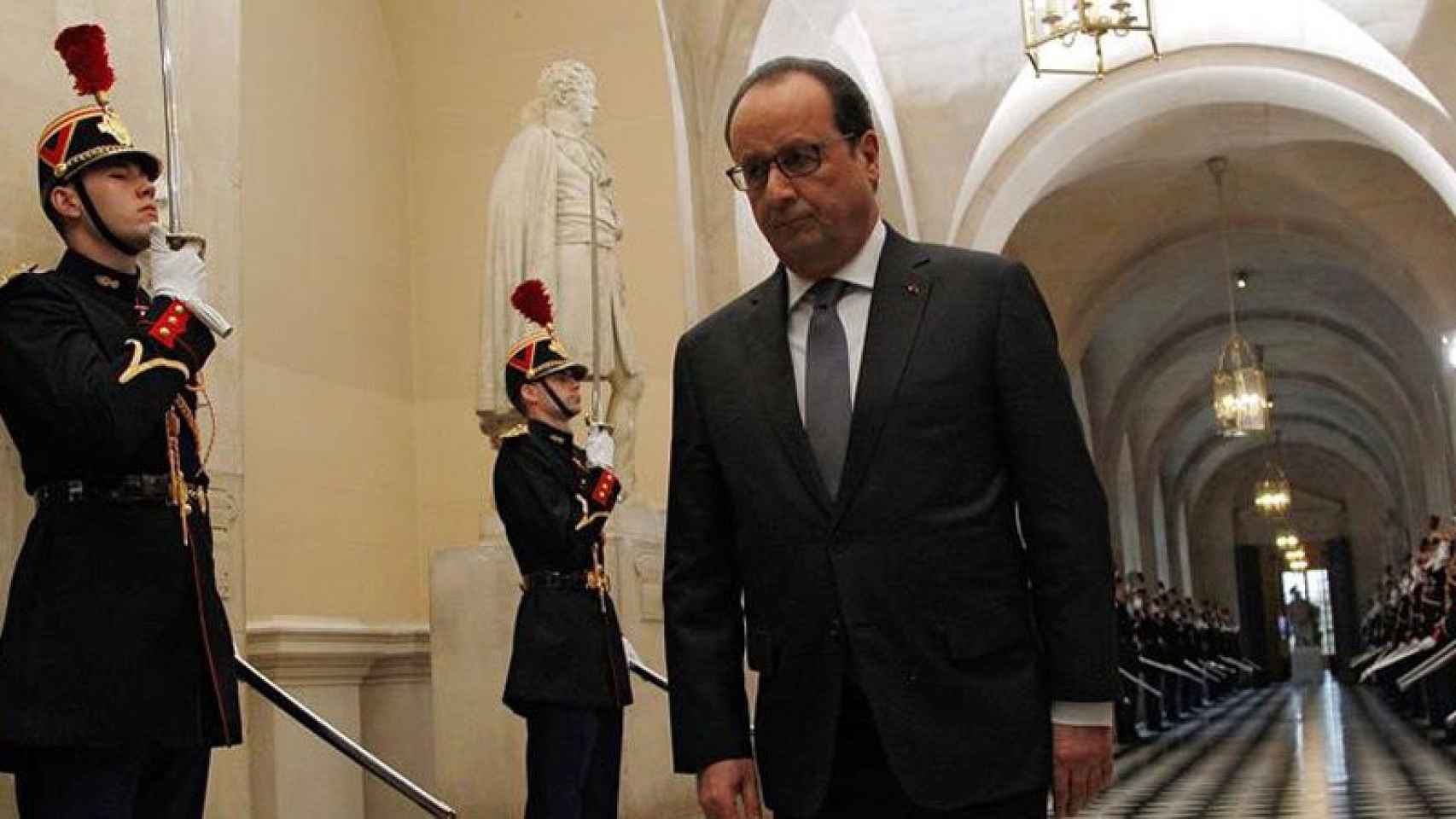 El presidente francés, François Hollande, antes de dirigirse a la nación en una sesión extraordinaria del Congreso en Versalles