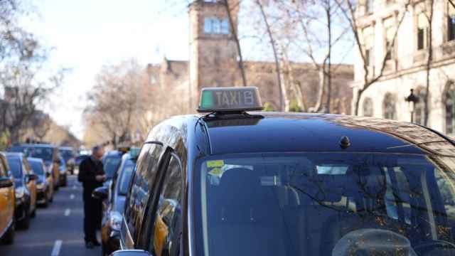 Una de las huelgas de taxistas, colectivo que colapsará El Prat la semana que viene / LUÍS MIGUEL AÑÓN (CG)