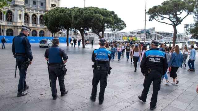 Operativo de la Guardia Urbana y la Policía Portuaria en el Portal de la Pau de Barcelona / EUROPA PRESS
