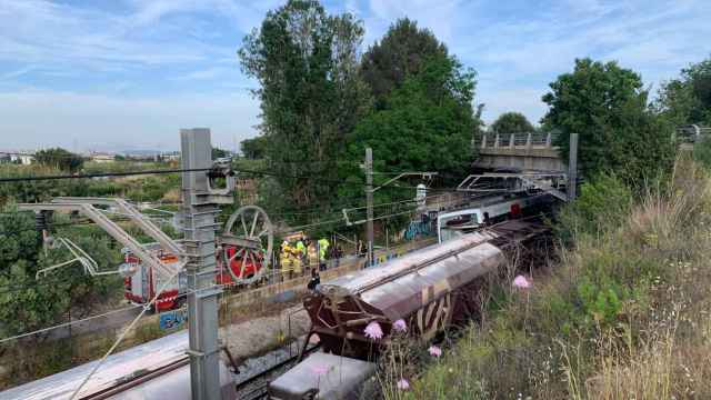 Accidente de Ferrocarrils de la Generalitat en Sant Boi, en el que ha perdido la vida un maquinista y hay más de 80 heridos / 324 (@324cat, TWITTER)